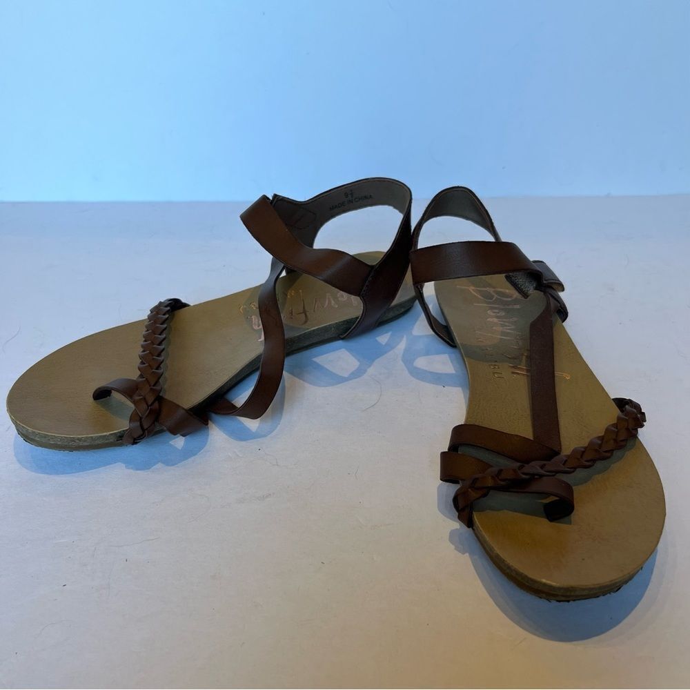 Blowfish Malibu Women's Brown Strappy Thong Flat Sandals Size 9 1/2